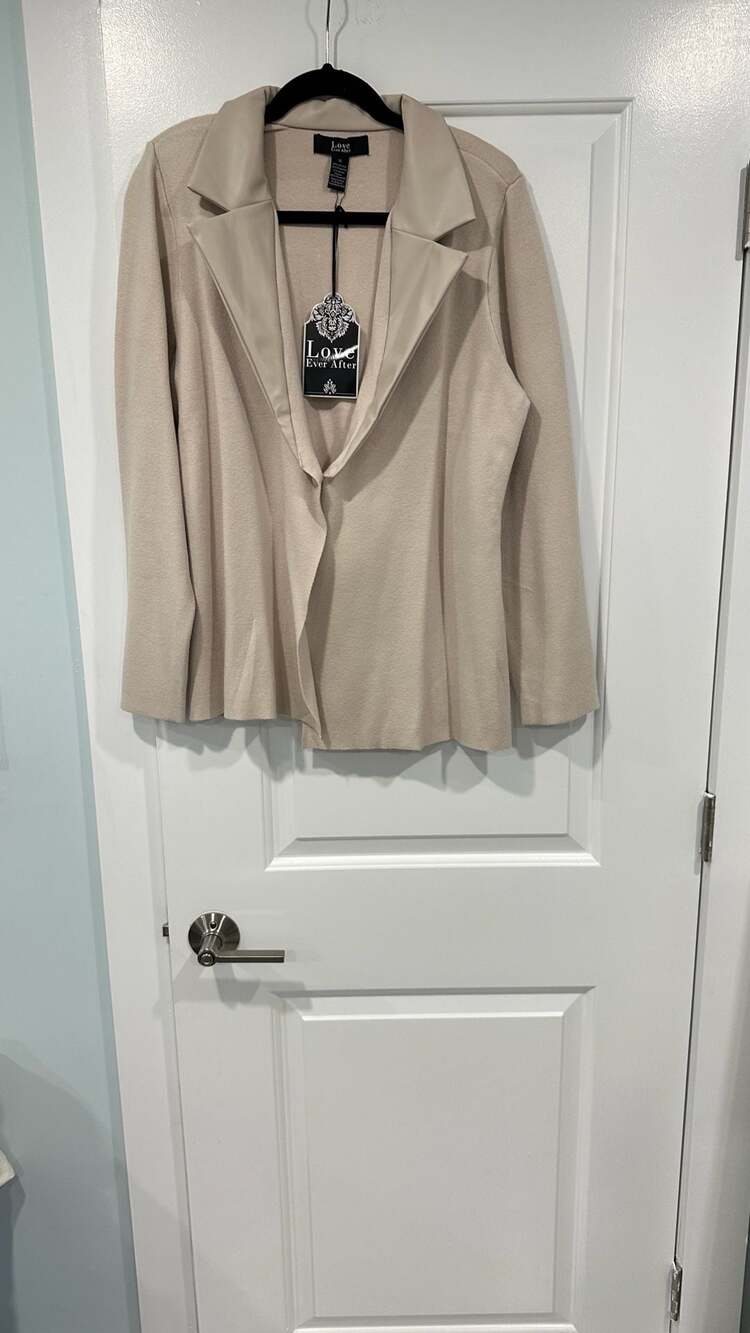 Love Ever After Open Front Blazer Size XL Beige Knit